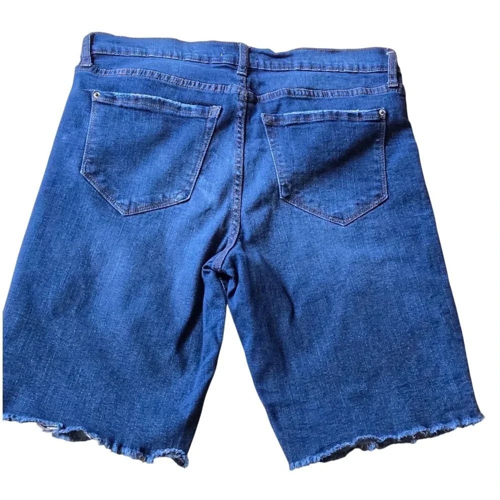 Kensie Jeans Women's 8/29 Denim Bermuda Shorts Distressed Raw Hem Stretch